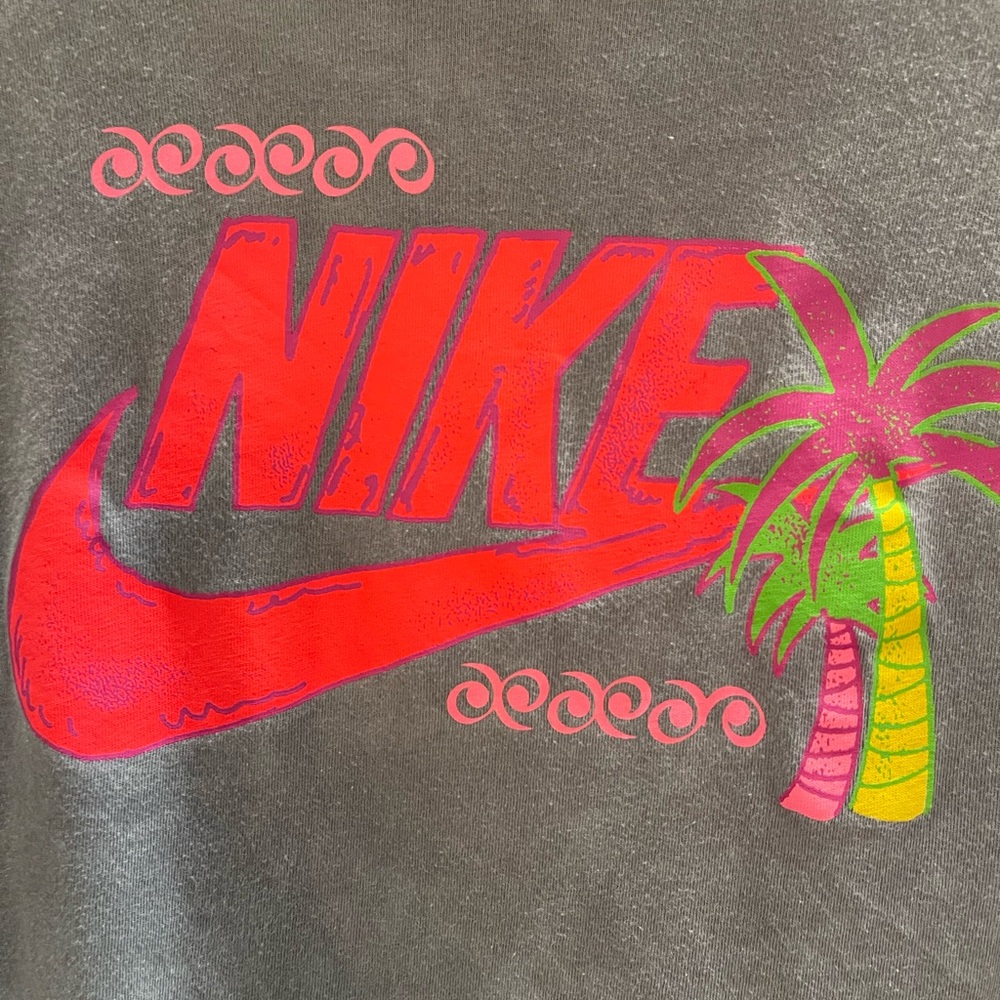 Nike T-Shirt Men's Medium Gray Washed Beach Vibes Palm Tree Graphic Cotton - Picture 2 of 3